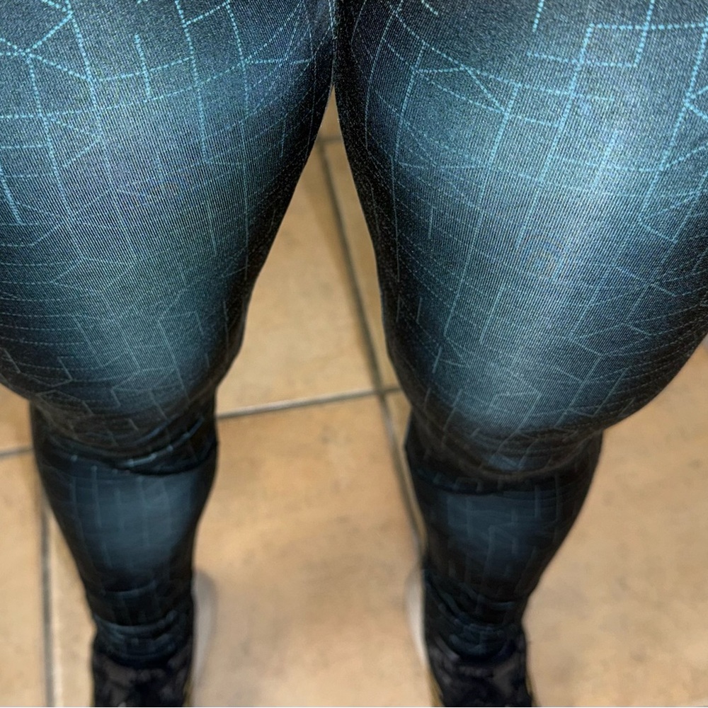 Gymshark - Black and Blue - Ambition - Geometric Leggings - Picture 2 of 7